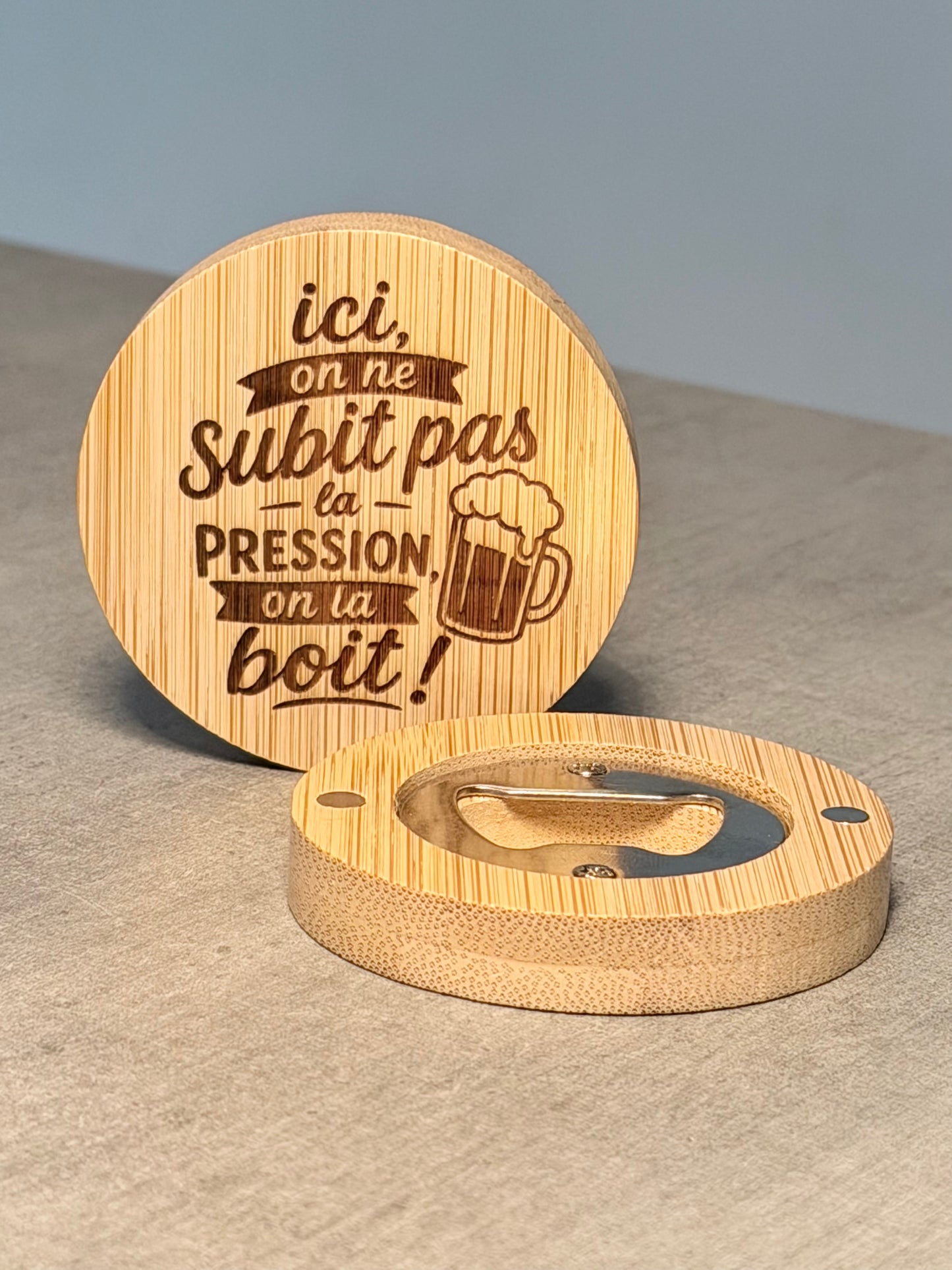 Décapsuleur magnétique en bambou gravé - Cadeau humour bière frigo