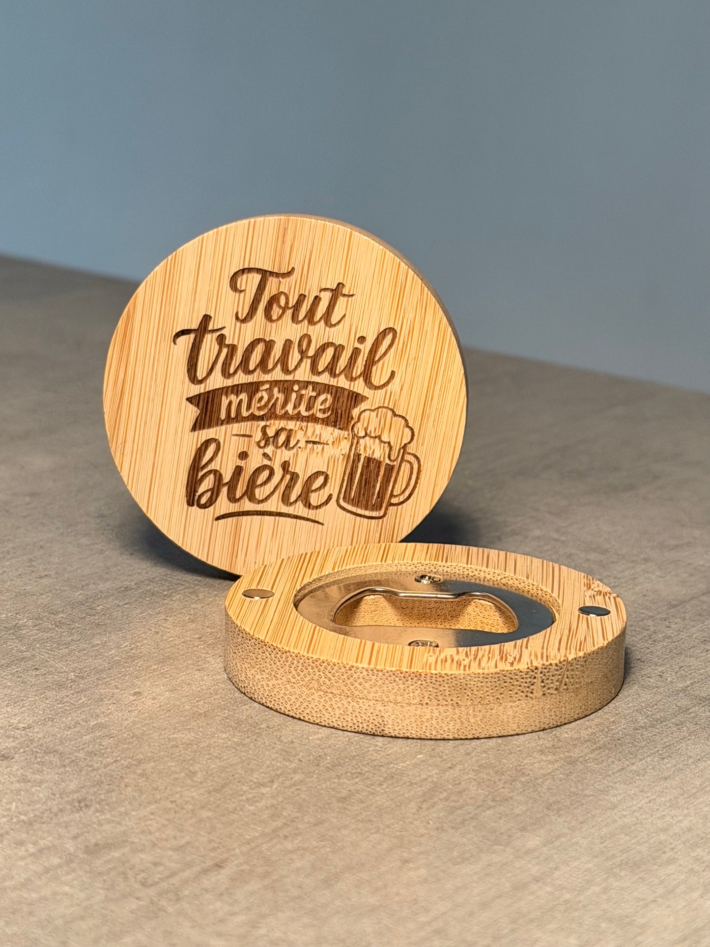 Décapsuleur magnétique en bambou gravé - Cadeau humour bière frigo