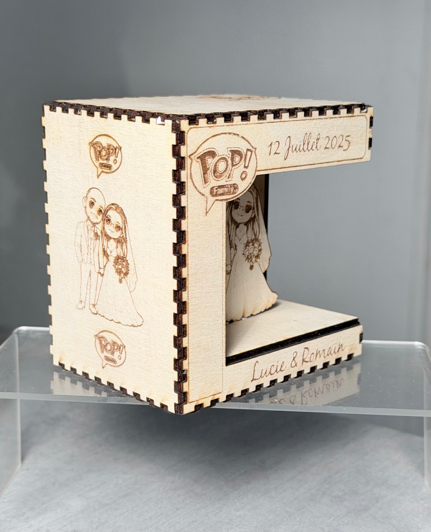 Figurine POP Family personnalisée en bois couper et gravée au laser